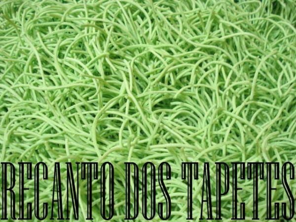 TAPETE MACARRÃO VERDE 1,30 x 1,30